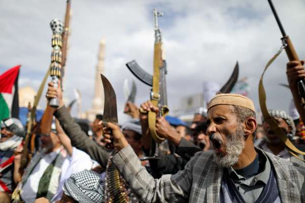مصادرات الأسلحة الإيرانية في موانئ اليمن.. هل تمنع الحوثيين من العبث الإقليمي؟