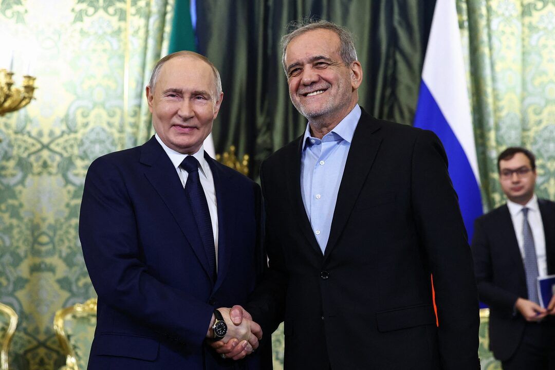 Russian President Vladimir Putin and Iranian President Masoud Pezeshkian shake hands as they meet in Moscow, Russia January 17, 2025. 