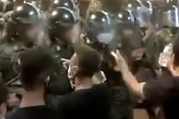بيان لأكثر من 650 ناشطًا سياسيا في إيران: الاحتجاج في الشارع حق الشعب