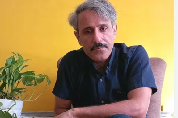 انتقال حسن باقرینیا، استاد اخراجی منتقد حکومت، به زندان وکیلآباد مشهد