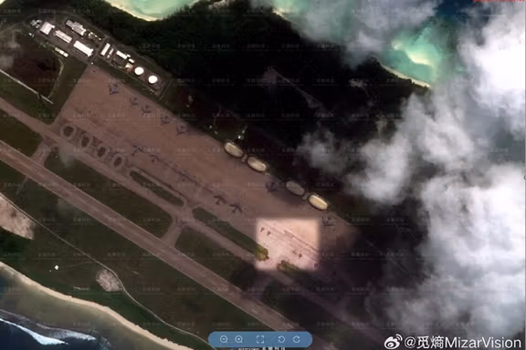 نیوزویک: آمریکا جنگندههای اف-۱۵ را به جزیره دیهگو گارسیا اعزام کرده است