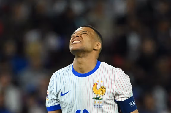 امباپه بهدلیل عفونت گوارشی در بیمارستان بستری شد