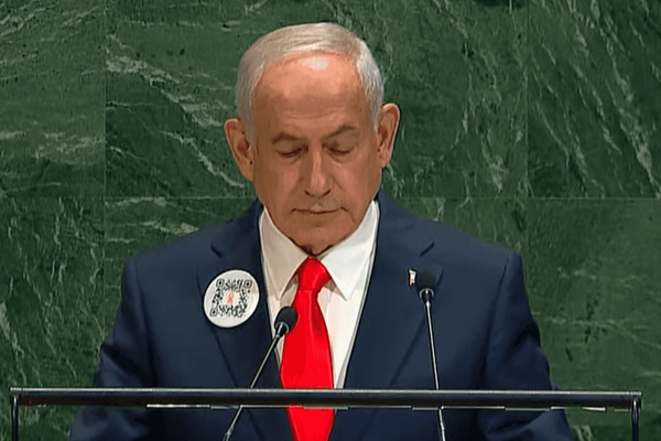 رئيس وزراء إسرائيل يطالب بـ"إعادة فرض" العقوبات الأممية على إيران "غدا"