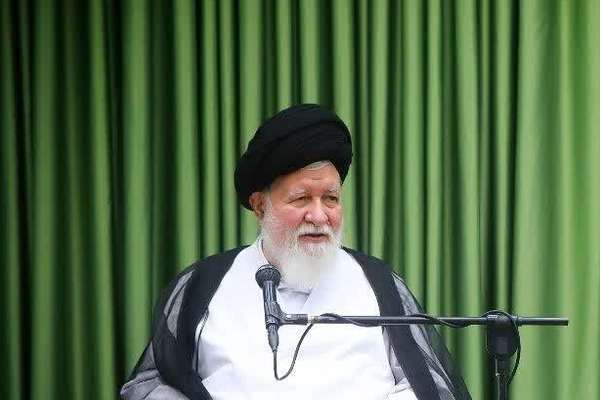امام جمعه مشهد: ما در خط فوران خون امام شهید خود با دشمن آمریکایی میجنگیم
