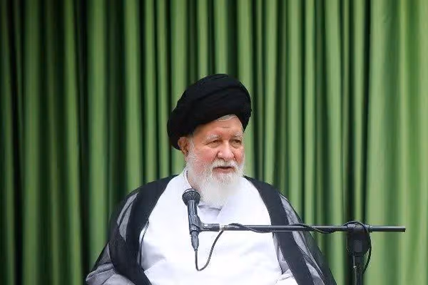 امام جمعه مشهد: ما در خط فوران خون امام شهید خود با دشمن آمریکایی میجنگیم