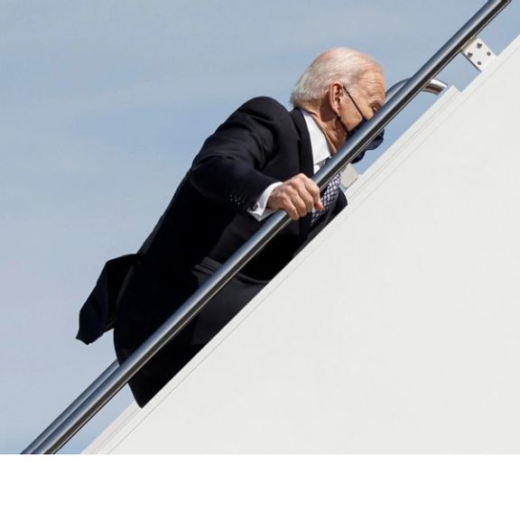 کاخ سفید: حال جو بایدن پس از افتادن بر روی پلههای هواپیما، خوب است