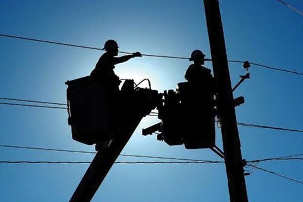 بعد عجز النظام عن حل أزمة الطاقة المتفاقمة.. تعطيل العمل بعدة محافظات في إيران