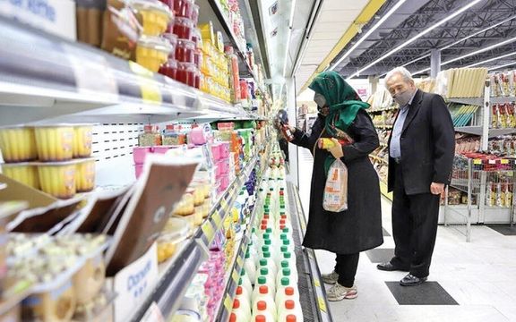 حكومة بزشكيان تضغط على محدودي الدخل في إيران