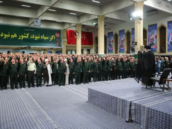 70 سياسيا بريطانيا يطالبون حكومة سوناك بإعلان الحرس الثوري منظمة إرهابية