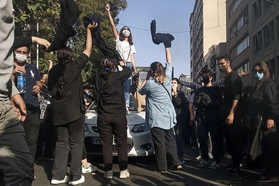 ادامه خیزش انقلابی در نقاط مختلف ایران همزمان با جشنهای حکومتی «دهه فجر»