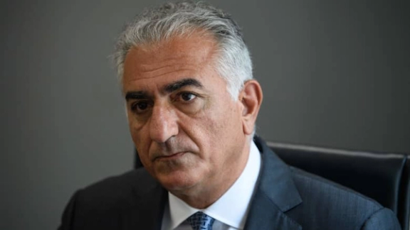 رضا بهلوي يطالب بإغراق السوق الإيرانية بتكنولوجيا "ستارلينك" لدعم معارضي النظام