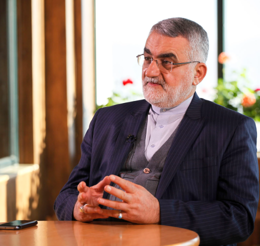 برلماني إيراني: سنستهدف القواعد الأميركية في المنطقة حال اندلاع حرب  