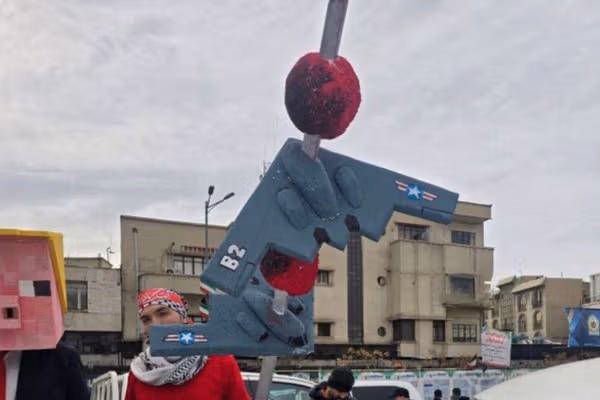 حامی جمهوری اسلامی بمبافکنهای «بی۲» آمریکا را به سیخ کشید