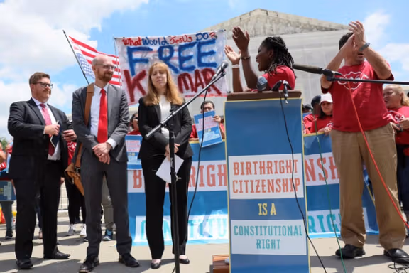 دیوانعالی آمریکا بررسی فرمان ترامپ برای محدود کردن حق تابعیت از طریق تولد را آغاز کرد