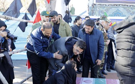 نقابة المثقفين: طلاب المدارس ضحايا السياسات الدعائية للنظام الإيراني