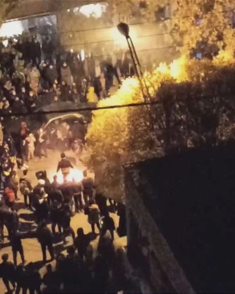 تداوم تجمعهای اعتراضی در شامگاه ۲۸ آبان؛ مردم شهرهای مختلف ایران به خیابان آمدند