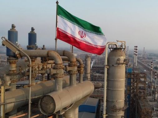 نماینده مجلس: در دریافت پول نفت از کره جنوبی تا عراق و چین مشکل داریم