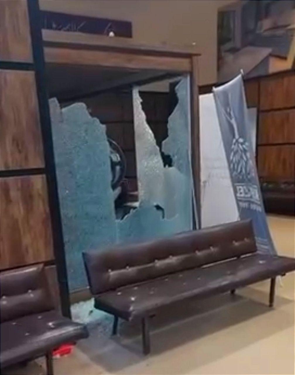 بازگشت خودسرها؛ گروهی مسلح به قمه و چاقو کنسرت گرشا رضایی را در سیرجان بر هم زدند