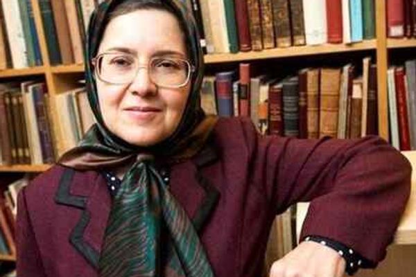 تعليقا على تراجع مكانة المعممين.. باحثة إيرانية تؤكد: سببه عنصرية الملالي