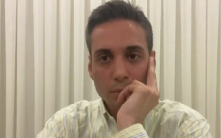 "العفو" الدولية: سنوات الاعتقال والتعذيب دفعت الصحافي الإيراني كيانوش سنجري للانتحار