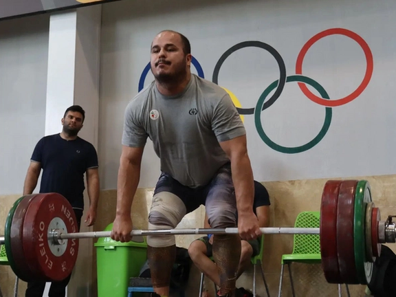 قهرمان وزنهبرداری جهان: مسئولان میگویند انشالله درست میشود، از غیب چیزی میرسد؟!
