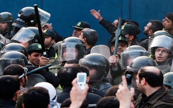 رغم سقوط 458 قتيلا.. الشرطة الإيرانية: التزمنا بضبط النفس وسنتعامل "بحسم" من الآن فصاعدا