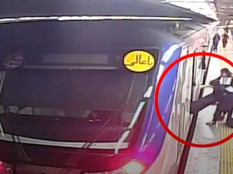 بعد تقرير عن اعتداء الشرطة عليها بسبب الحجاب.. مراهقة إيرانية نُقلت للمستشفى في حالة حرجة