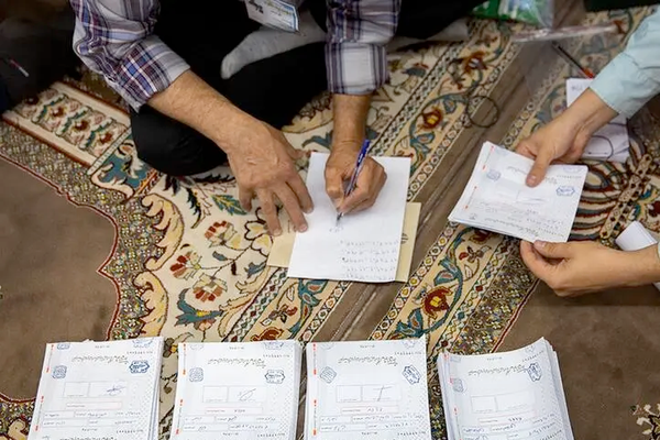 كيف تكشف الإحصائيات الرسمية عن "هندسة" الانتخابات في إيران؟