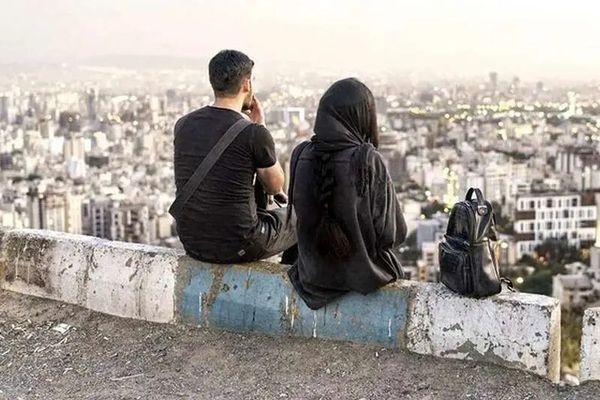 صحيفة "شرق": شباب الطبقة الوسطى في إيران على حافة الفقر