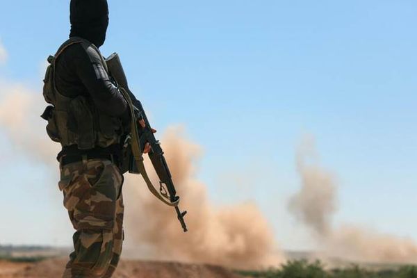 "نيوزويك": تشكيل جماعة جديدة موالية لإيران في سوريا لمواجهة الولايات المتحدة