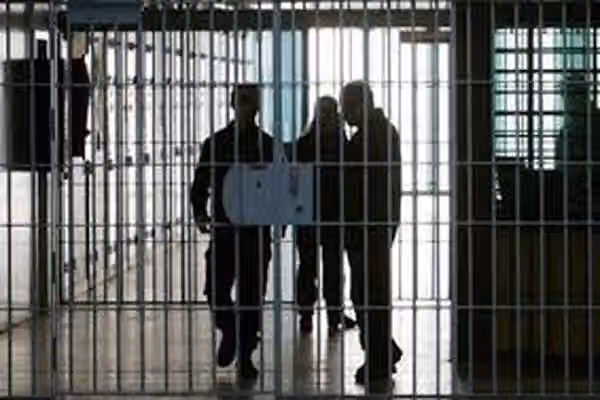 Iran debtors face prison, hiding and suicide attempts