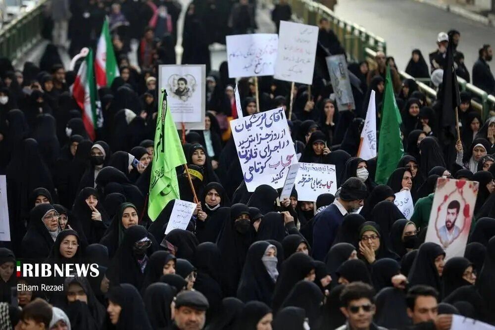 روزنامه کیهان: شکسته شدن مرزهای حیا و عفت در جامعه باید متوقف شود