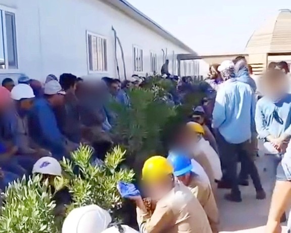 A group of Iranian workers on strike (April 2023)