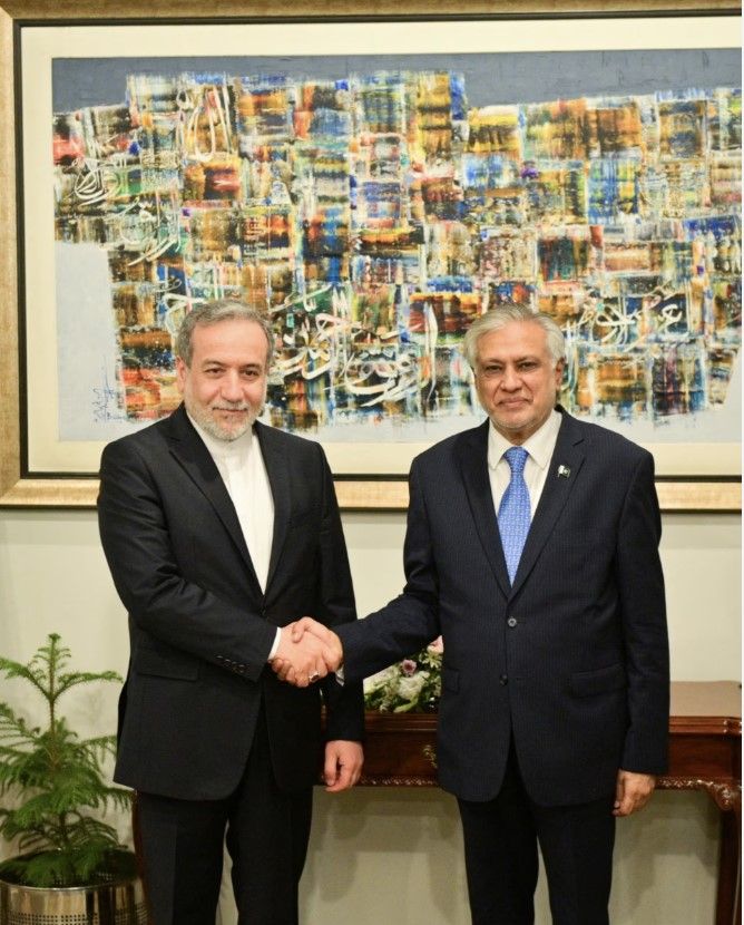 وزیر خارجه پاکستان در مورد «ضرورت ادامه گفت‌وگو و تعامل» با عراقچی گفت‌وگو کرد