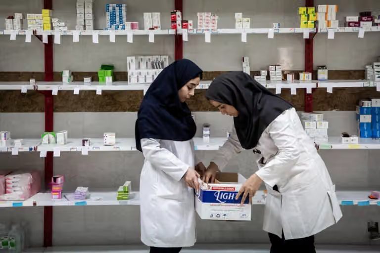 سخنگوی کمیسیون بهداشت مجلس: بر مرگ مردم به‌دلیل نبود دارو و گرانی درمان چشم بسته‌ایم