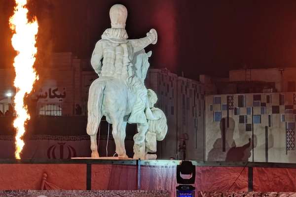 علی مطهری: زانو زدن امپراتور روم مقابل پادشاه ساسانی رخ نداده و تخیلی است
