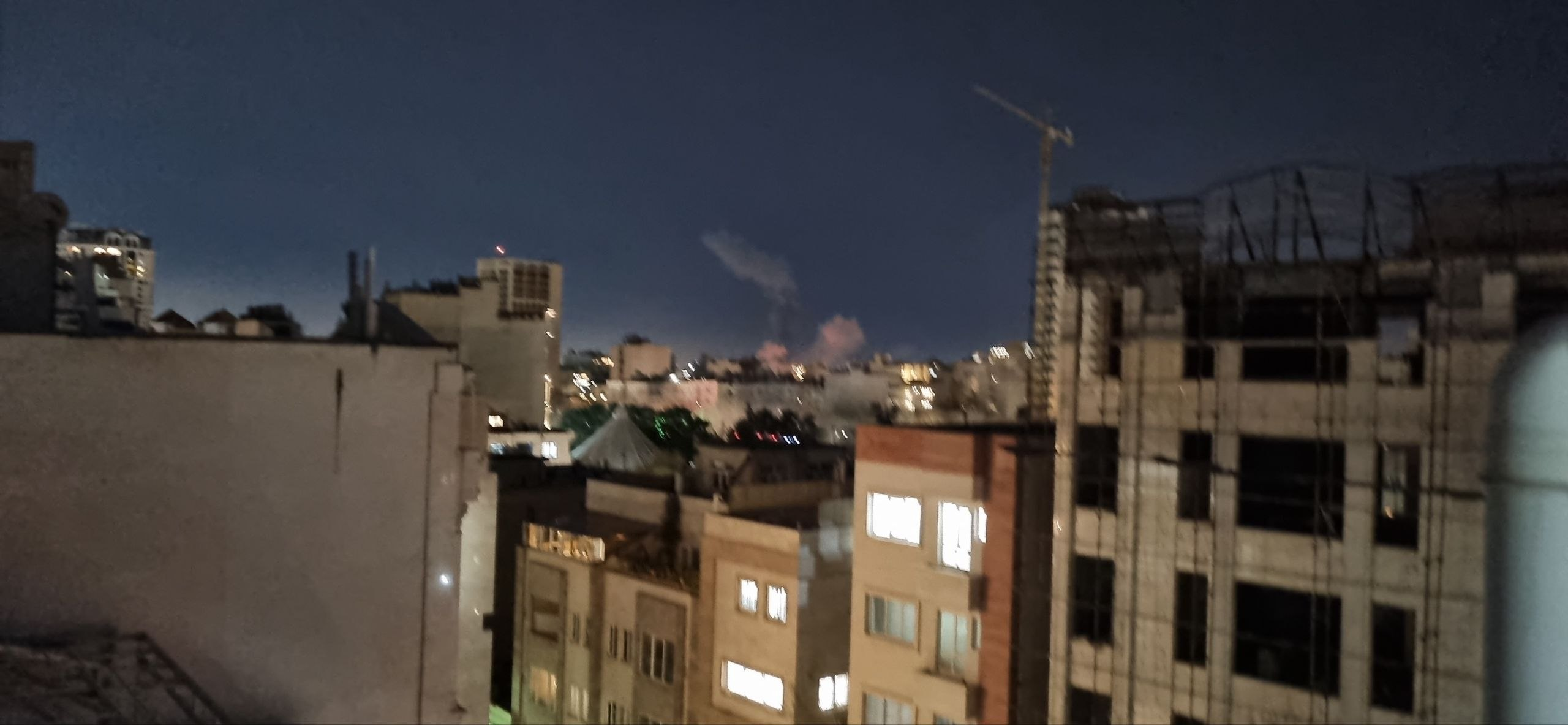 رسانه‌های ایران از شنیده شدن صدای انفجار در مشهد، تهران، کرج و شهریار خبر دادند