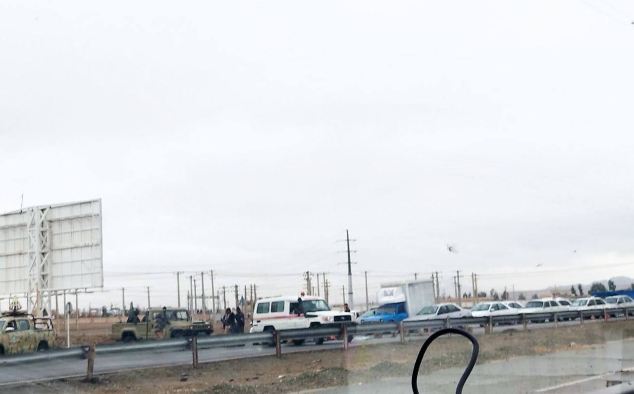 لمنع احتجاجات يوم الجمعة.. القوات الإيرانية تحاصر مسجد مكي في زاهدان وتقيم نقاط تفتيش 