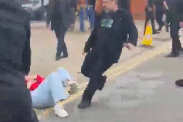 اعتداء المشاركين بمراسم حفل تأبين "رئيسي" في لندن على المحتجين.. والشرطة تقبض على شخص واحد