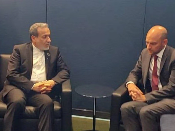 عراقجي يبحث مع وزير الخارجية الفرنسي منع إعادة العقوبات الأممية