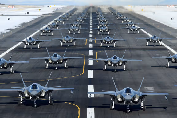 گزارشها از آمادهباش گسترده آمریکا با جنگندههای اف-۳۵ و سامانههای پدافند موشکی