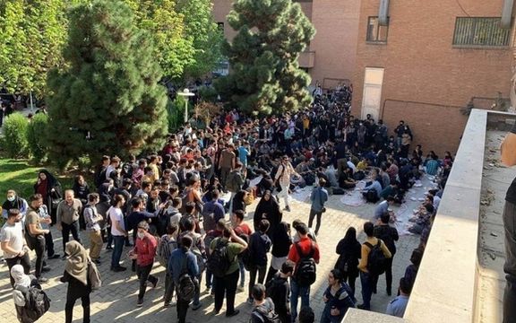 الهیان، نماینده تهران: دانشجوی معترض شریف پس از اردوی «راهیان پیشرفت» پشیمان شد