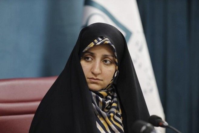 معاون مسعود پزشکیان: زنان بیشترین خسارت را از قطعی اینترنت می‌بینند