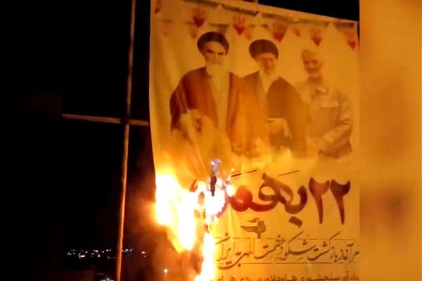 "شباب طهران" تدعو لترديد شعارات ليلية.. وتؤكد: انتفاضة الإيرانيين دخلت مرحلة جديدة