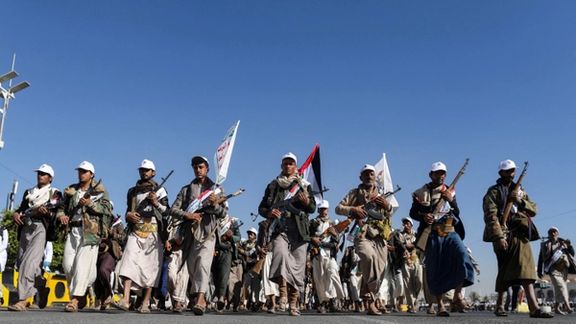 Newly recruited fighters who joined a Houthi military force intended to be sent to fight in support of the Palestinians in the Gaza Strip, march during a parade in Sanaa, Yemen December 2, 2023.