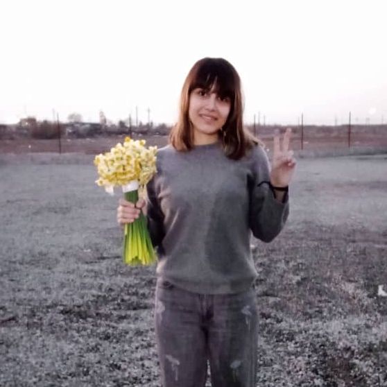 روایت نازیلا معروفیان از هجوم ماموران به خانهاش: امنیت ما را گرفتهاند اما کم نمیآوریم