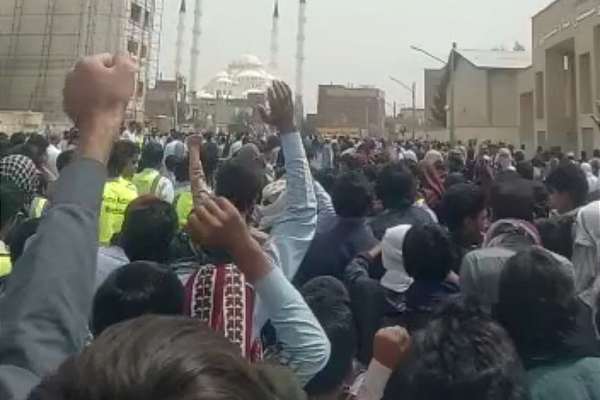 للأسبوع الـ35 على التوالي.. أهالي زاهدان إيران يتظاهرون ويهتفون ضد النظام