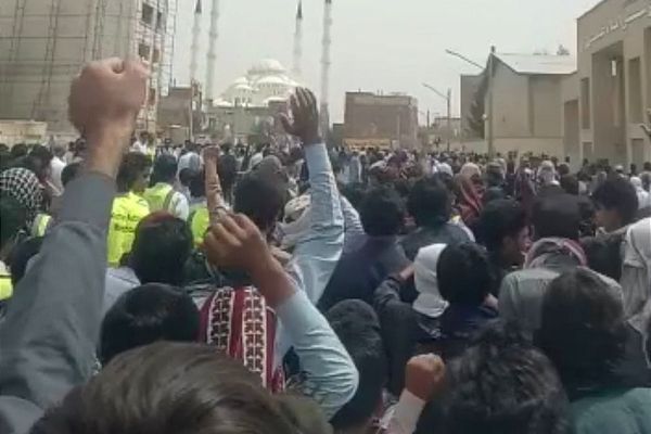 للأسبوع الـ35 على التوالي.. أهالي زاهدان إيران يتظاهرون ويهتفون ضد النظام