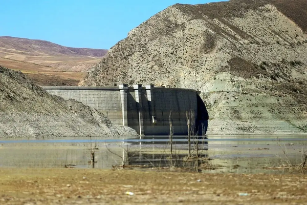 Iran’s shrinking water reserves threaten crisis