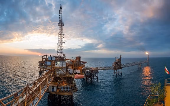 یک سال پس از بازگشت فشار حداکثری، صادرات انرژی ایران همچنان پابرجاست